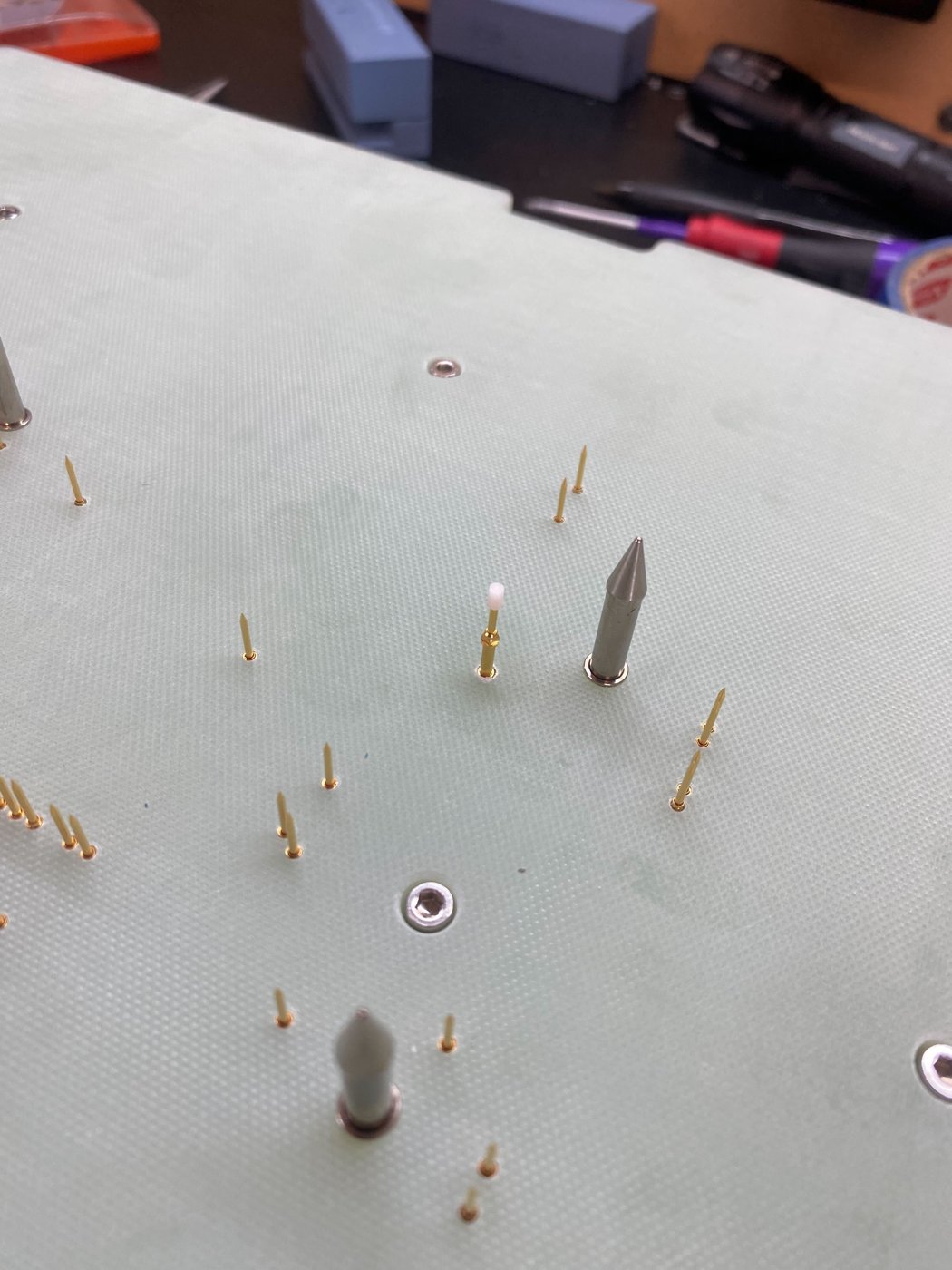 Inserting the SKS-215 probe into the receptacle